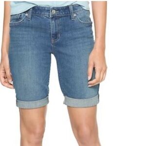 Gap Womens 9" Bermuda Denim Shorts Mid Rise. Size 8. NWT